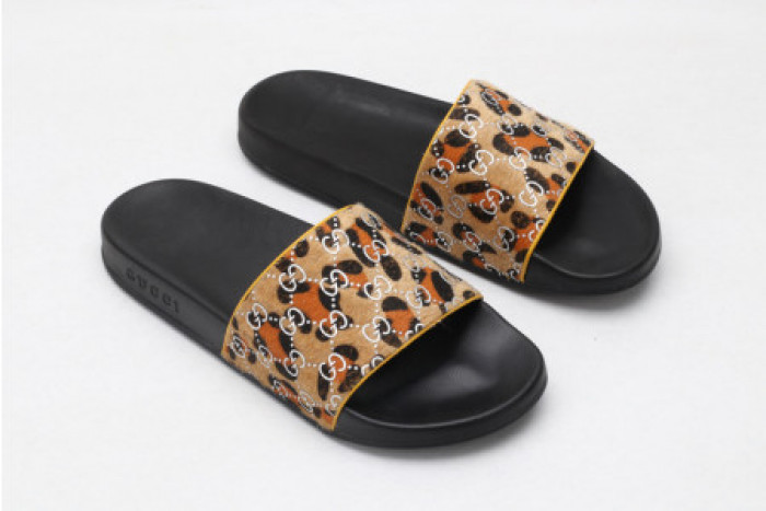 G*u*i slippers leopard print
