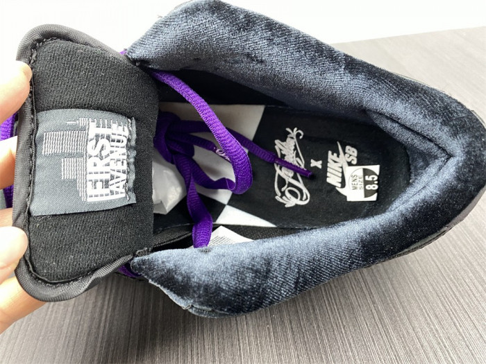 Familia x Nike SB Dunk Low “First Avenue” DJ1159-001