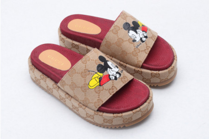G*u*i slippers